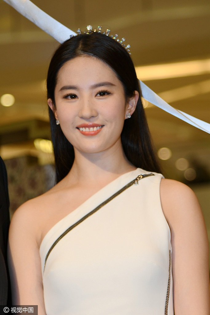 Lưu Diệc Phi khoe vòng eo con kiến sau tin đồn bầu bí - Ảnh 7 Lưu Diệc Phi khoe vòng eo con kiến sau tin đồn bầu bí - Ảnh 7